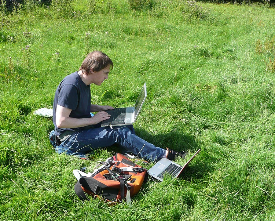 Stanza 2010. In a field. Progamming Sensors. 